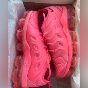Nike Air VaporMax Plus “Hyper Pink”